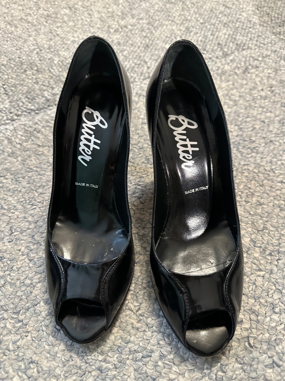 Lavorazione Artigiana Shoes black leather Butter perp toe heels size 8.